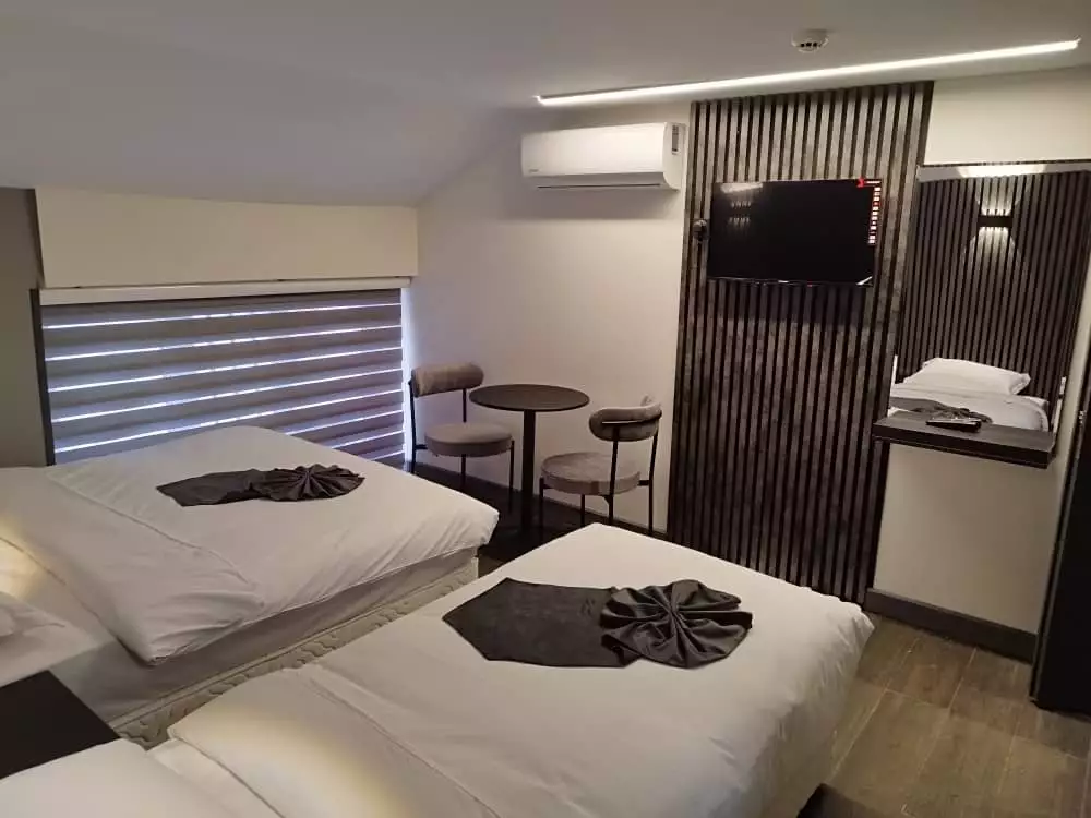 Alibaba https://cdn.alibaba.ir/ostorage/hotel-accommodation-images/689b1bdcac13a7ed0d8657c4_سه تخته دبل سینگل (1).webp